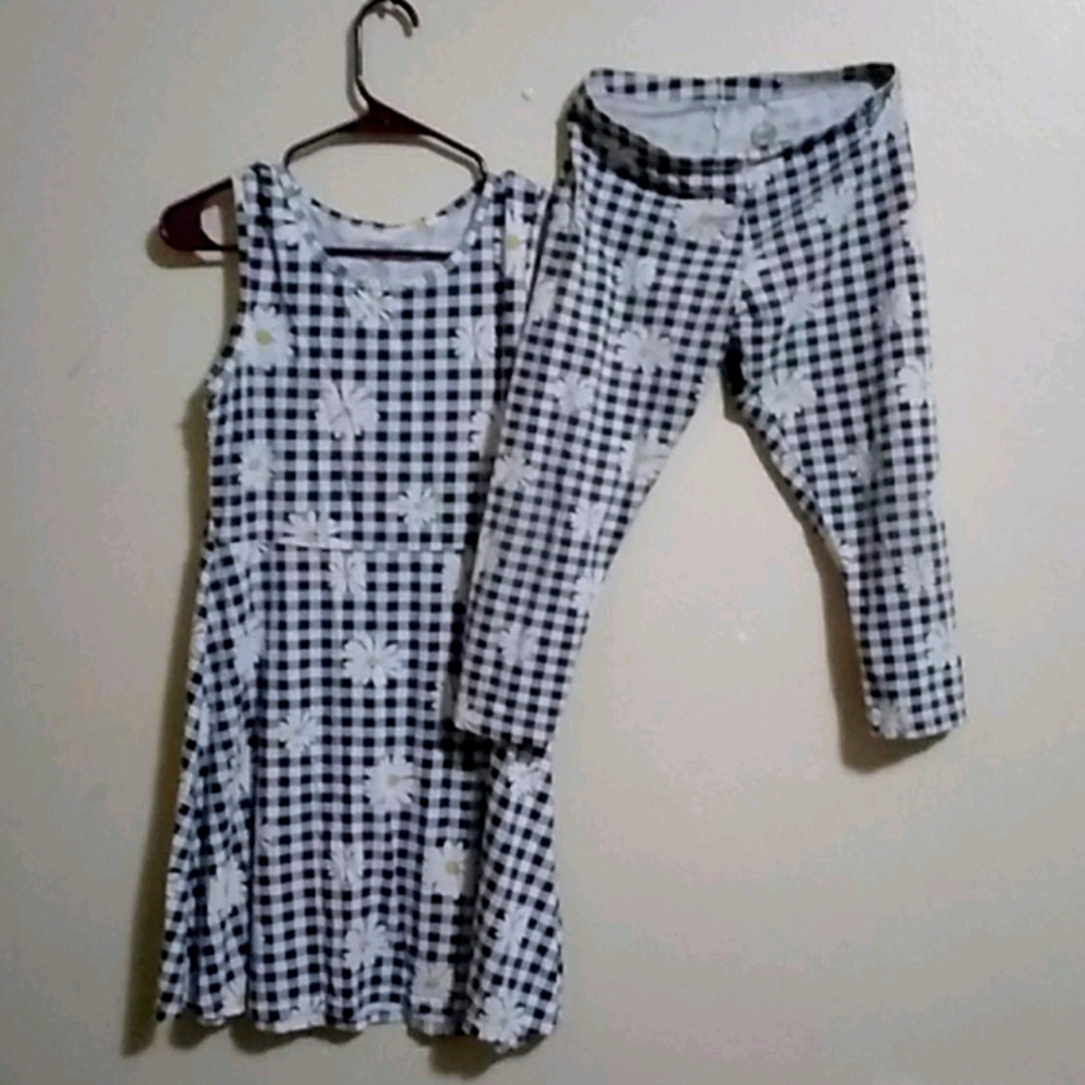 A flower 🌼 Dress 👗 with matching pants 👖 (used)